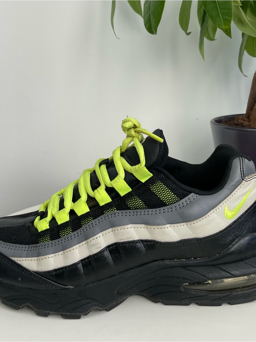 Women Size 8.5 Nike Air Max 95 Black Volt Dark Grey Neon Shoe Boy 7Y